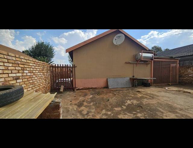 2 BEDROOM HOUSE FOR SALE IN LOTUS GARDENS